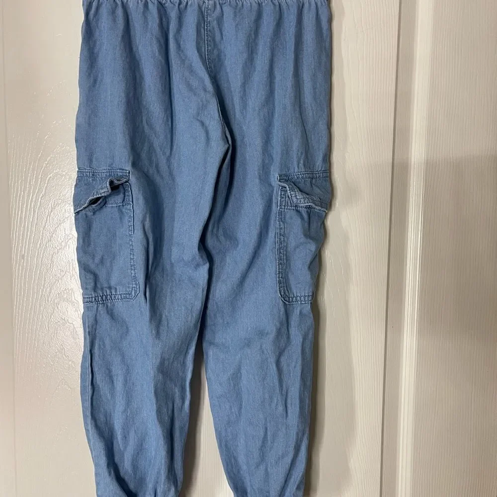 2 pairs of Gap joggers blue and khaki parachute pants size 8